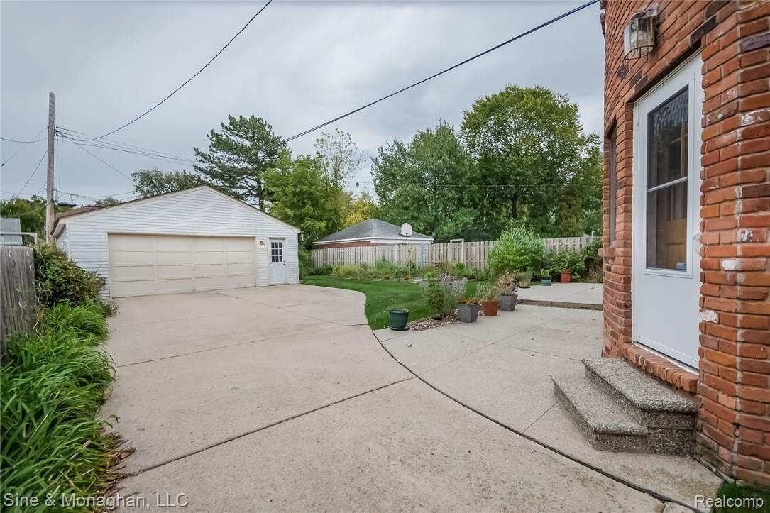 1396 Audubon Road Grosse Pointe, MI 48230 - Photo 30 of 37 030-Rear_View-2149133-medium.jpg