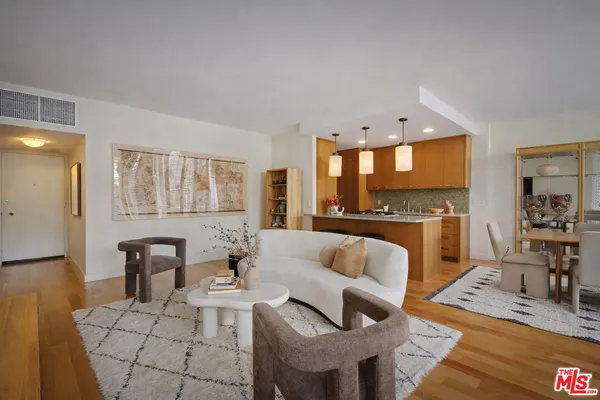 $850,000 | 4411 Los Feliz Boulevard, Unit 106, Los Angeles, CA 90027