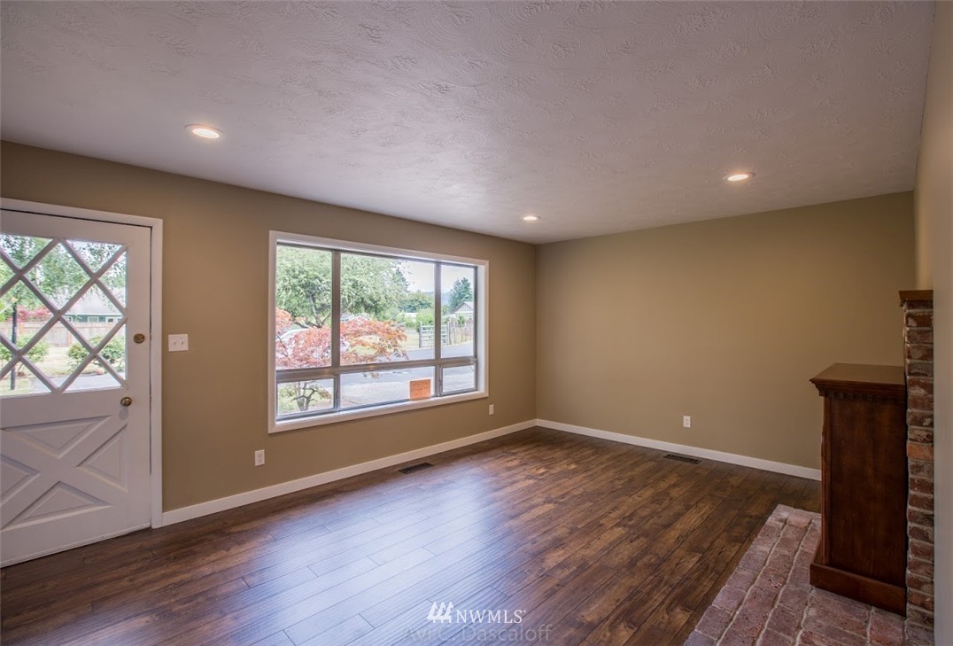 417 Waters Road Castle Rock, WA 98611 - Photo 3 of 18 Gallery Image 3