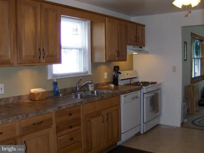 1722 Middleborough Road Essex, MD 21221 - Photo 2 of 19 Kitchen