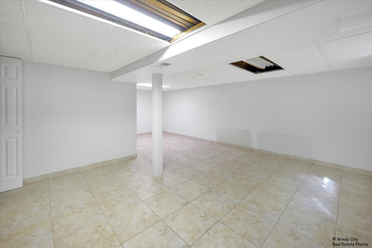 936 Cardiff Court Schaumburg, IL 60169 - Photo 20 of 35