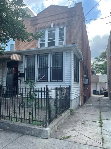 $879,990 | 97-07 55th Avenue | South Corona