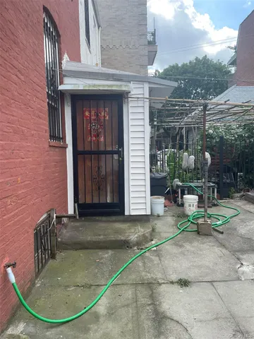 $879,990 | 97-07 55th Avenue | South Corona