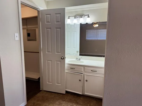 $2,150 | 705 Kingsbridge Drive, Garland, TX 75040