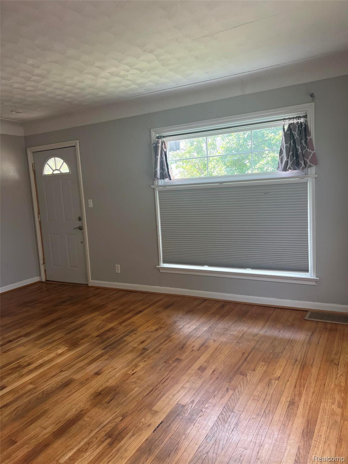 603 Parkwood Street Monroe, MI 48162 - Photo 8 of 13 008_beyc6a3d181a16fd1.jpg
