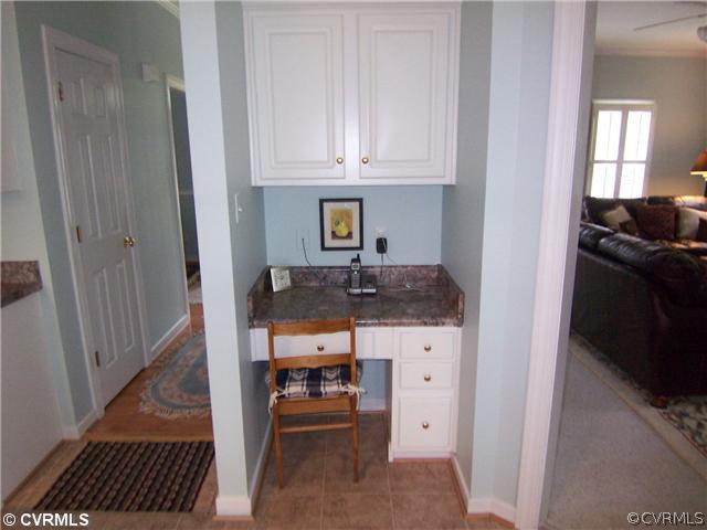 Kitchen - Built in desk across from breakfast area