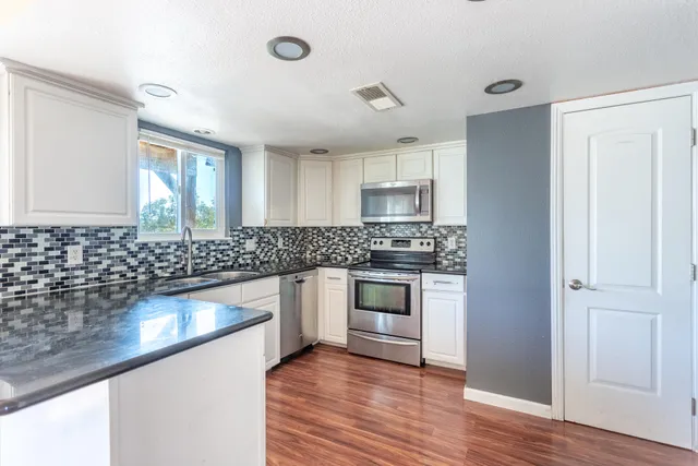 $469,900 | 410 Buckeye Terrace, Redding, CA 96003