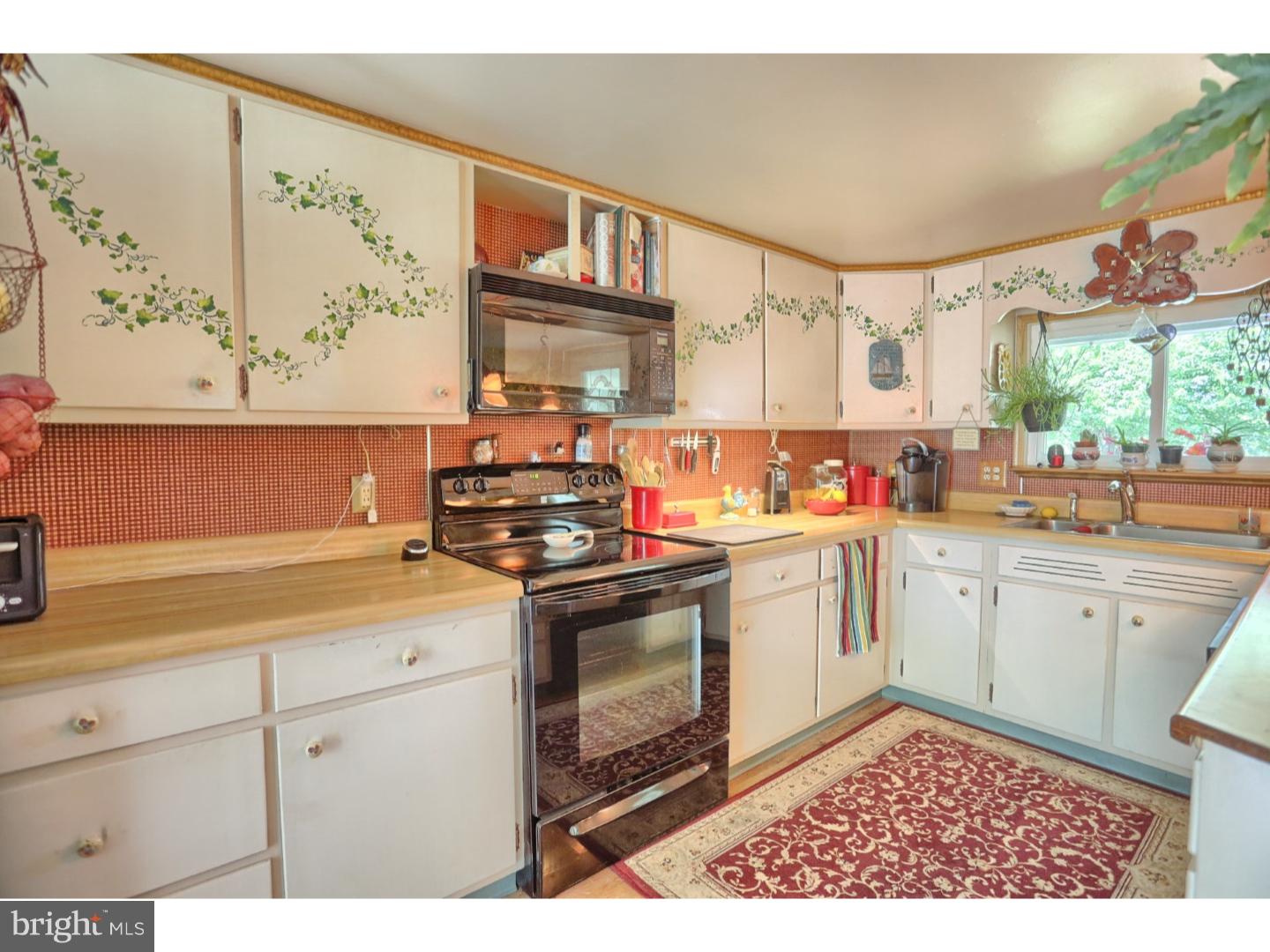 315 West Wesner Road Reading, PA 19605 - Photo 14 of 23 Kitchen