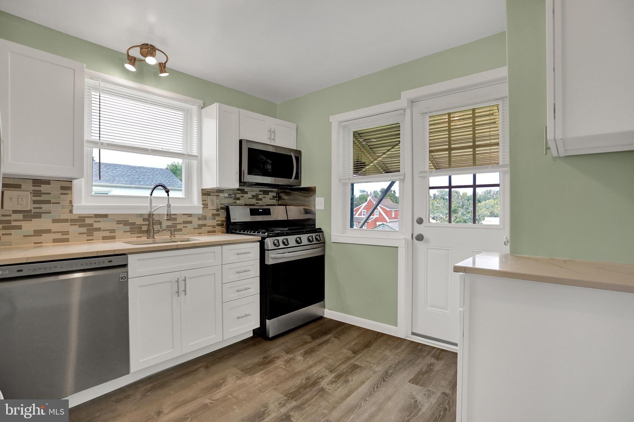1309 Longview Avenue Rosedale, MD 21237 - Photo 3 of 34