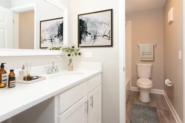 $1,845 | 4400 West Lake Avenue, Unit 202B, Glenview, IL 60026