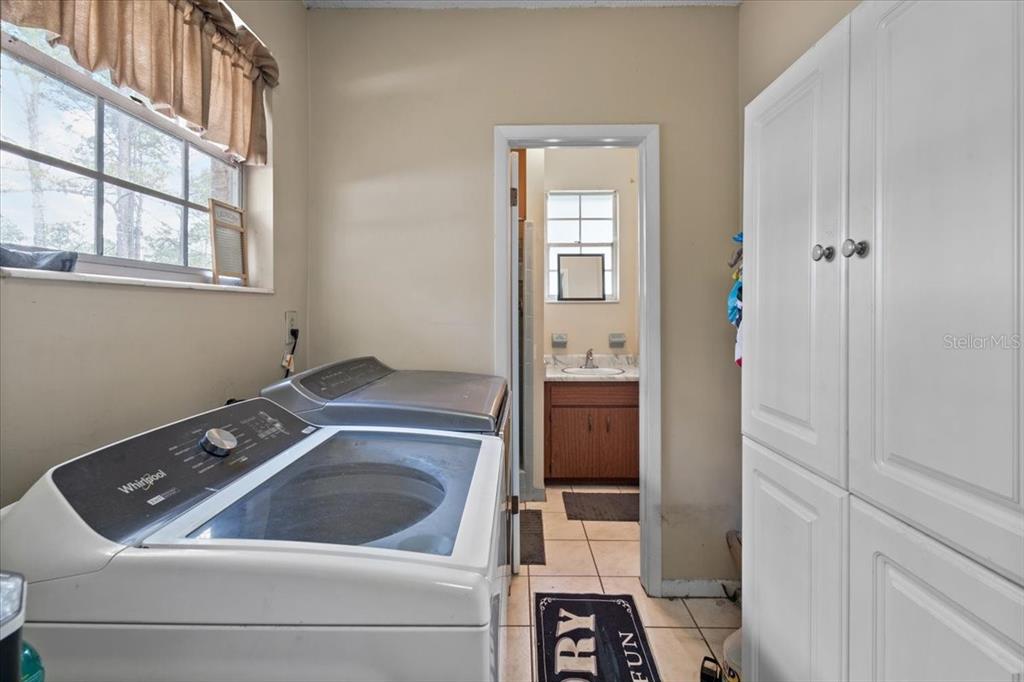 7422 County Road 231 Lake Butler, FL 32054 - Photo 37 of 57 a utility room with dryer and washer