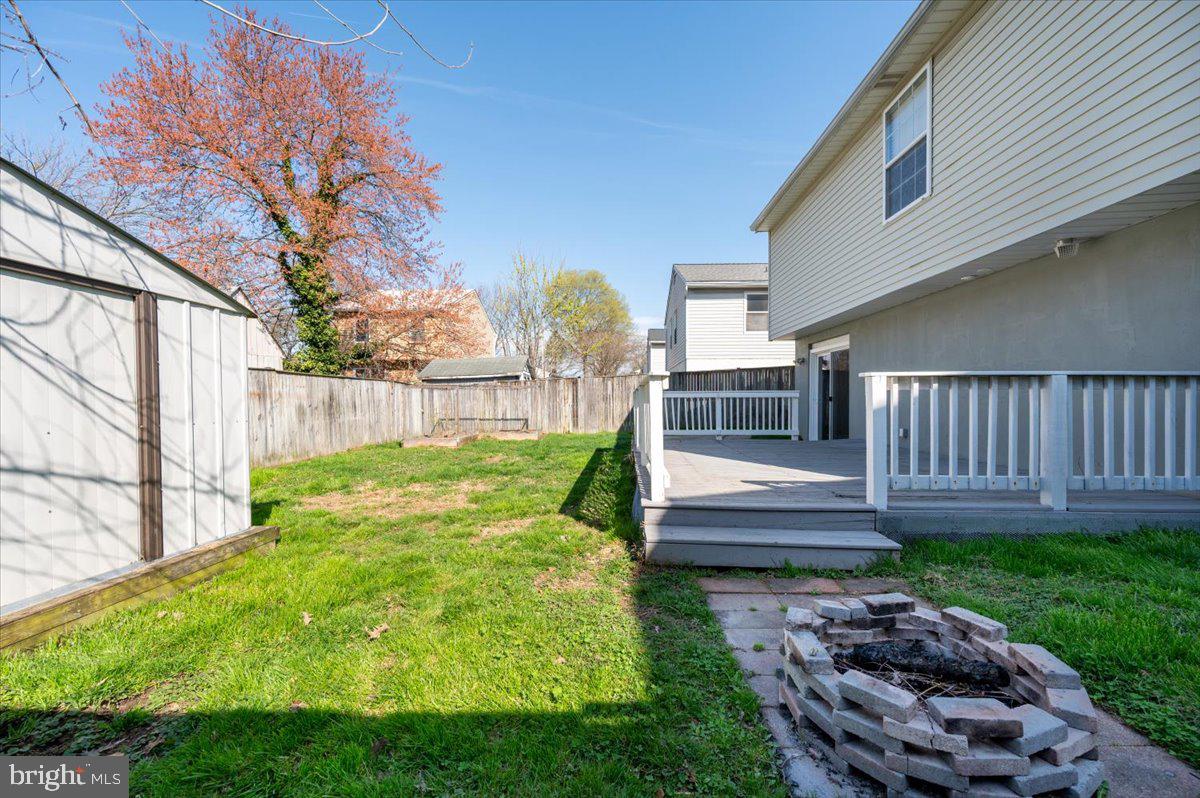 7804 East A E Shore Road Pasadena, MD 21122 - Photo 31 of 35 Fenced yard with great sunshine