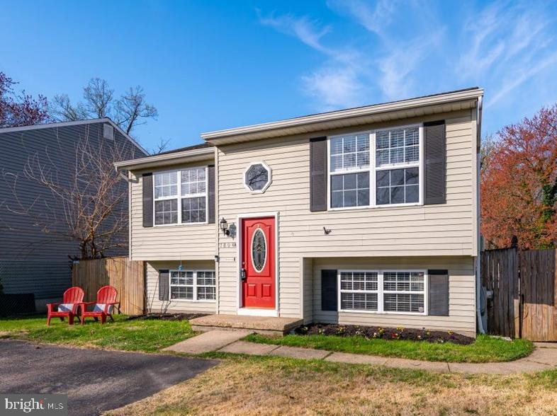 7804 East A E Shore Road Pasadena, MD 21122 - Photo 4 of 35 Very desirable location!