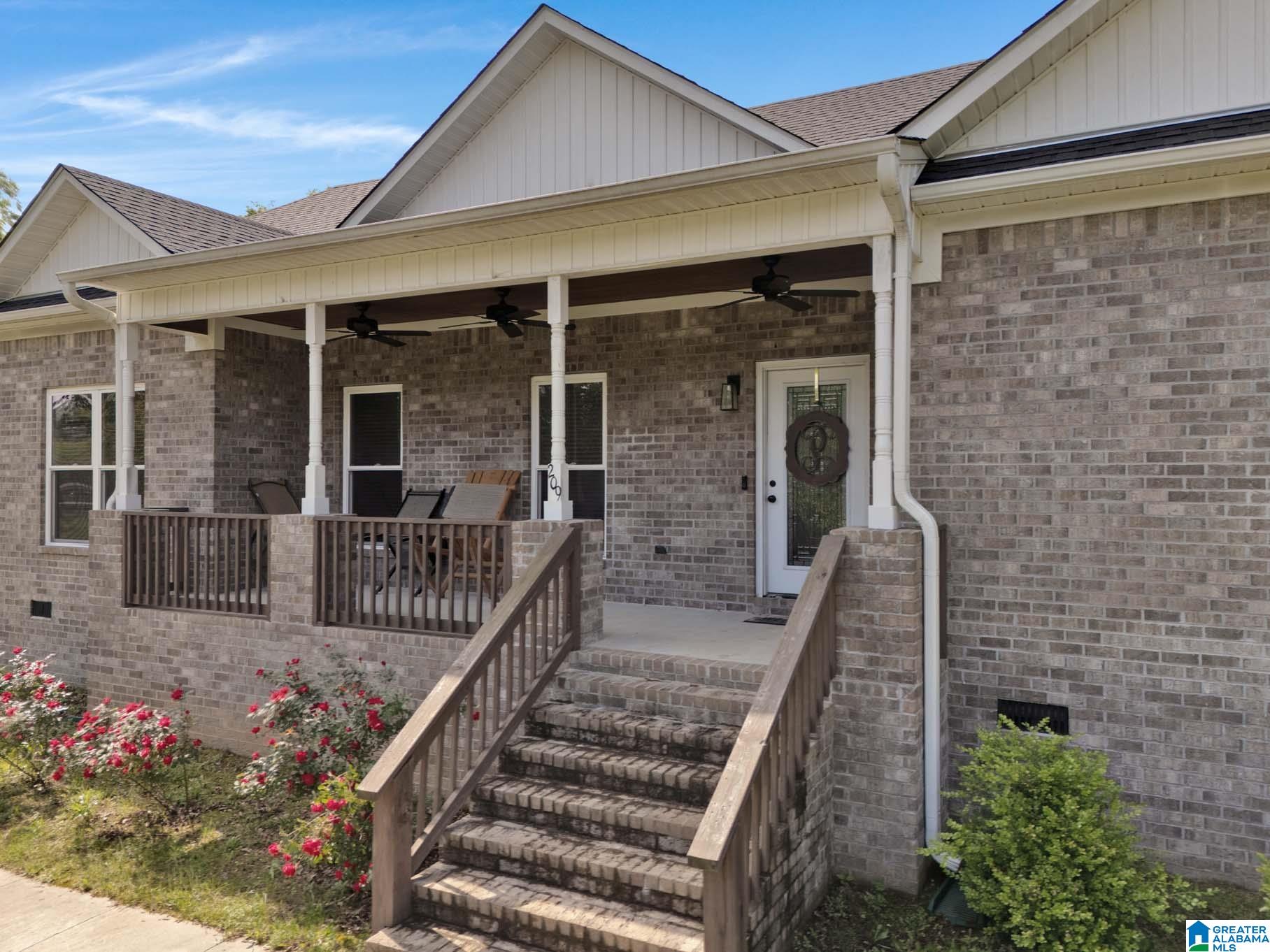 209 Hudson Avenue Oneonta, AL 35121 - Photo 3 of 29