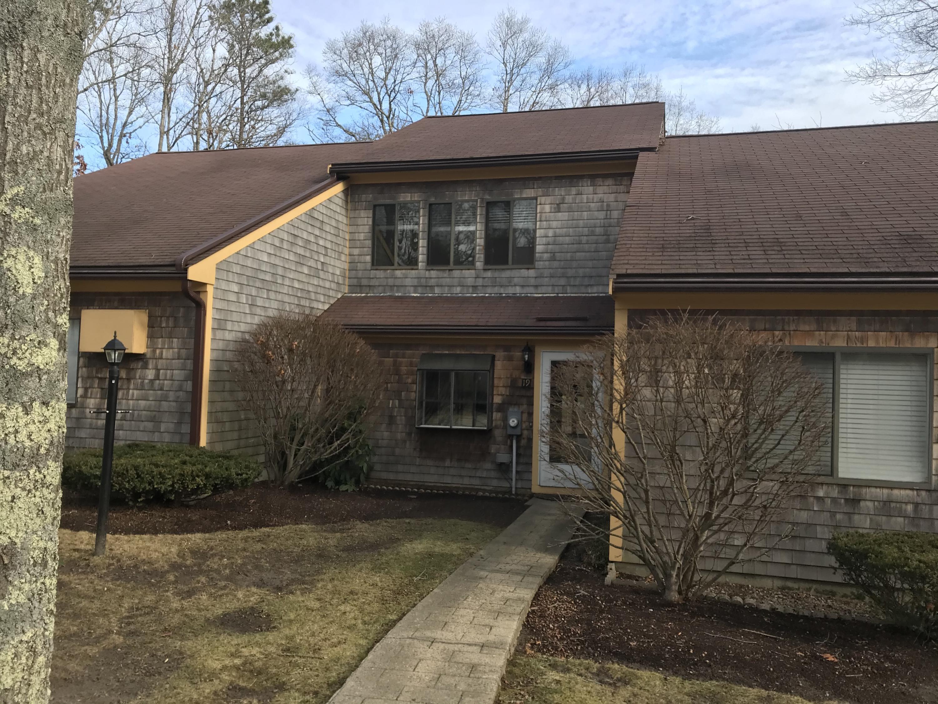 19 Round House Road, Unit 19 Bourne, MA 02532 - Photo 3 of 58 a front view of a house with garden