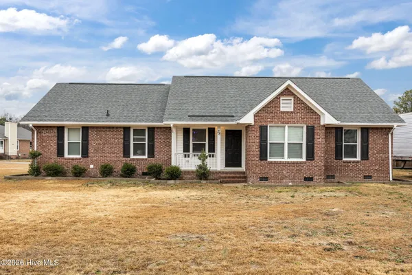 $2,000 | 38 Hallmark Drive, Spring Lake, NC 28390