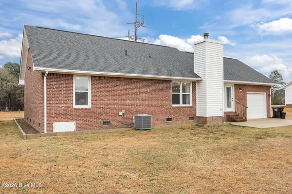 $2,000 | 38 Hallmark Drive, Spring Lake, NC 28390