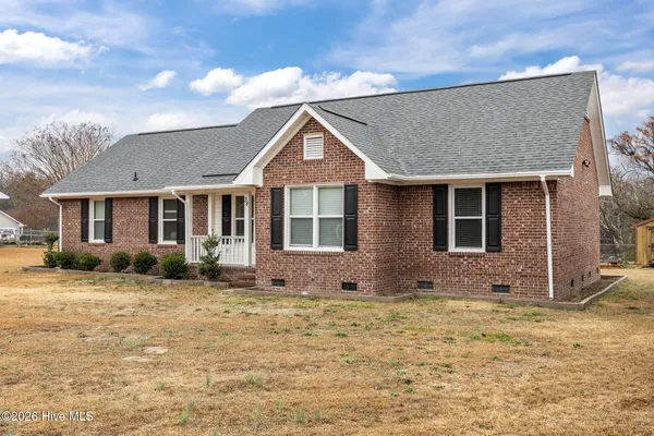 $2,000 | 38 Hallmark Drive, Spring Lake, NC 28390