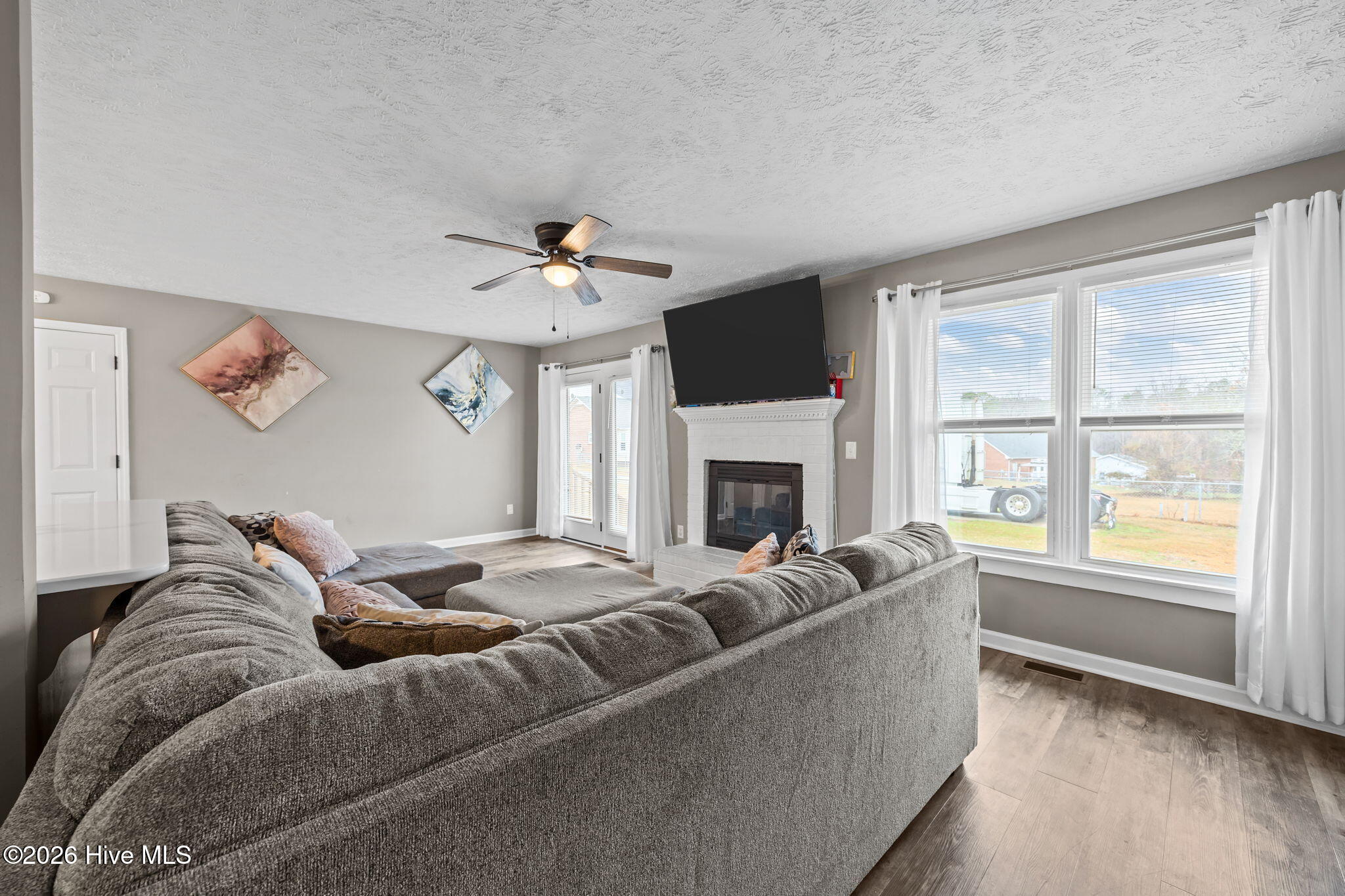 38 Hallmark Drive Spring Lake, NC 28390 - Photo 4 of 39 Living Room