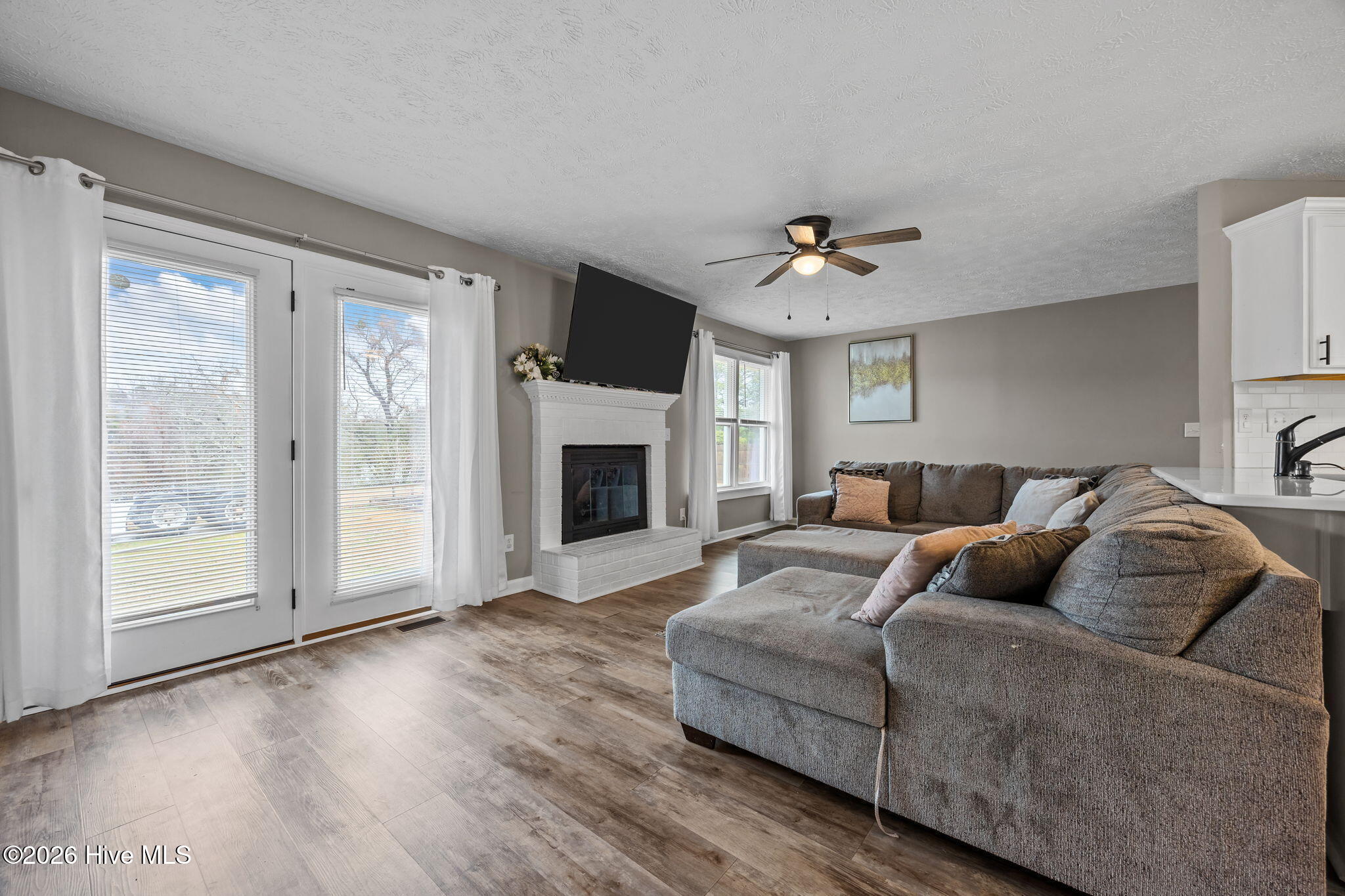 38 Hallmark Drive Spring Lake, NC 28390 - Photo 5 of 39 Living Room