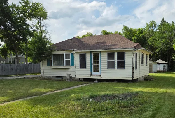 $45,000 | 322 1st Avenue Northwest, Hillsboro, ND 58045