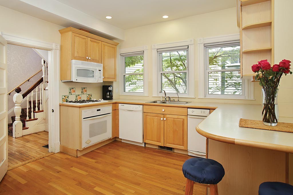 123 Dickerman Road Newton, MA 02461 - Photo 2 of 6