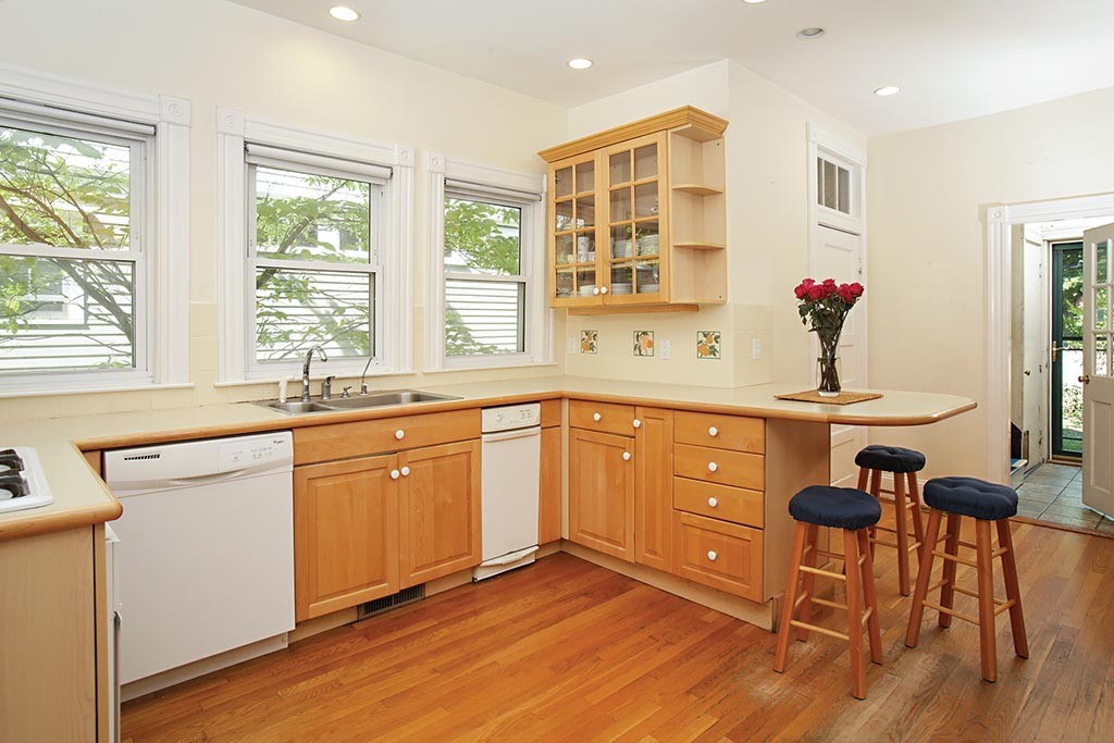 123 Dickerman Road Newton, MA 02461 - Photo 3 of 6