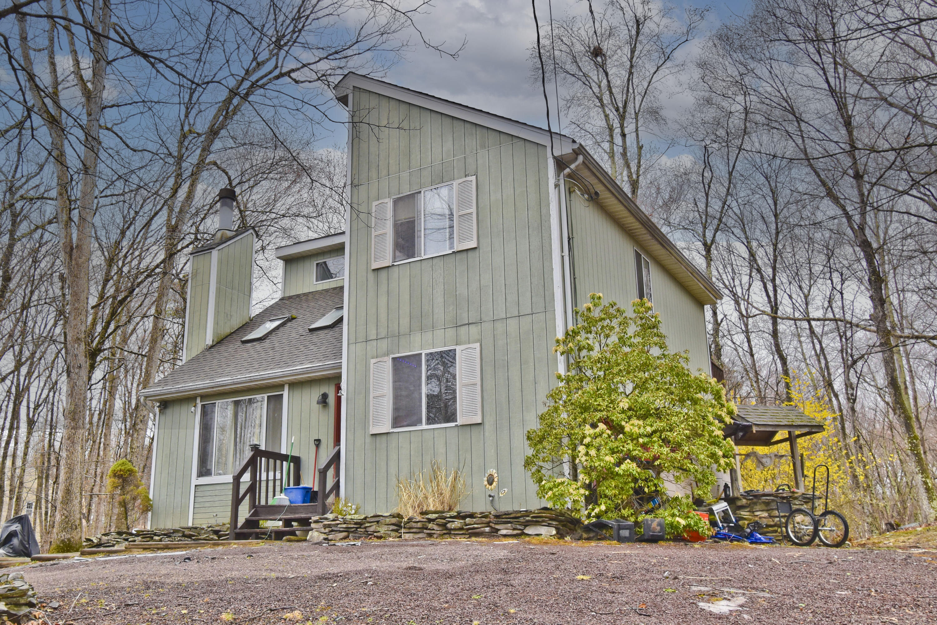 1152 Lancaster Drive Bushkill, PA 18324 - Photo 22 of 37 12 Front Exterior (2)