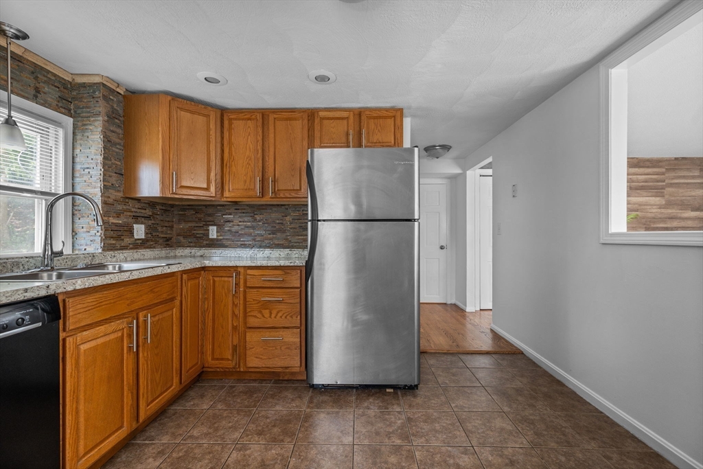 123 Cambridge Road, Unit A Woburn, MA 01801 - Photo 8 of 19 Gallery Image 8