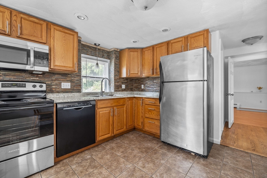123 Cambridge Road, Unit A Woburn, MA 01801 - Photo 9 of 19 Gallery Image 9