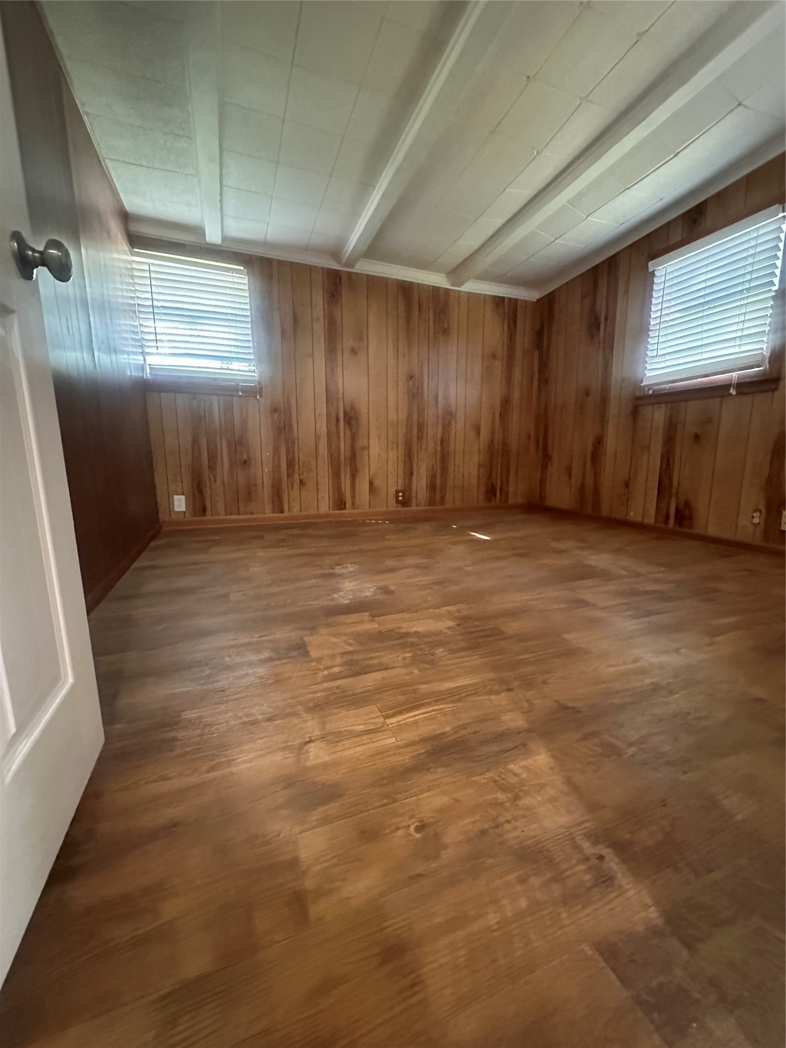 1607 Klauke Street Rosenberg, TX 77471 - Photo 11 of 17 a view of an empty room with windows