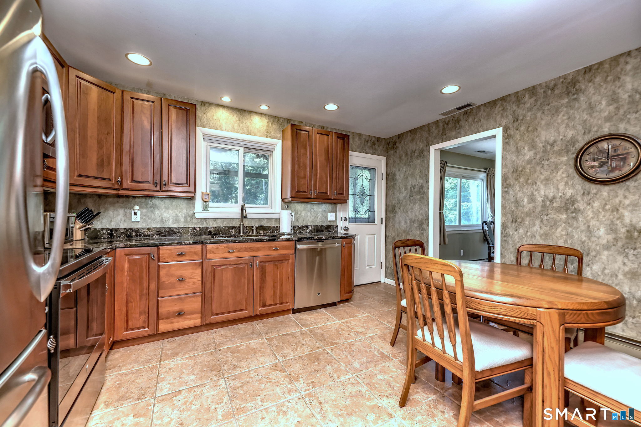 31 Paugussett Road Newtown, CT 06482 - Photo 17 of 40