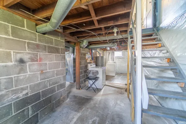 $249,900 | 207 East John Street, Nappanee, IN 46550