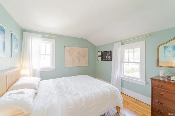 $249,900 | 207 East John Street, Nappanee, IN 46550