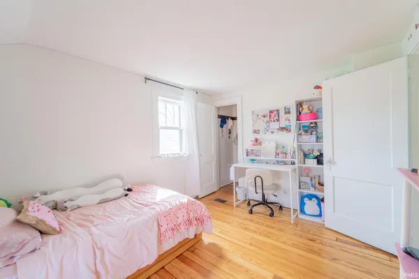 $249,900 | 207 East John Street, Nappanee, IN 46550