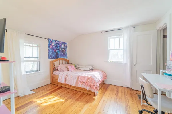 $249,900 | 207 East John Street, Nappanee, IN 46550