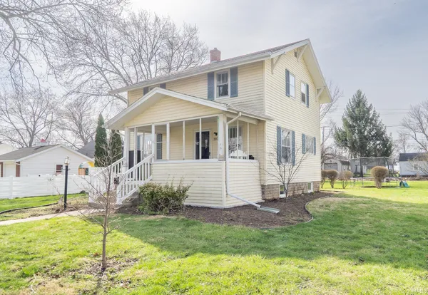 $249,900 | 207 East John Street, Nappanee, IN 46550