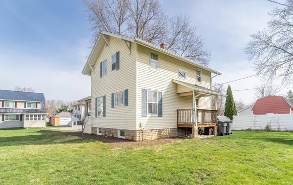 $249,900 | 207 East John Street, Nappanee, IN 46550