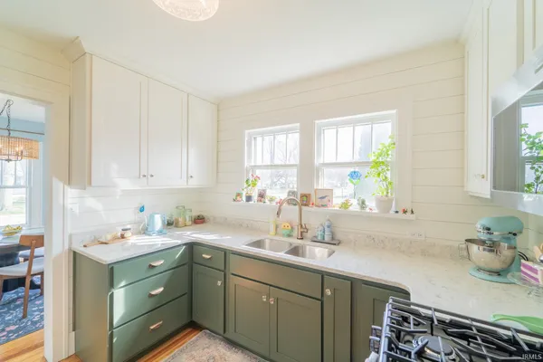 $249,900 | 207 East John Street, Nappanee, IN 46550