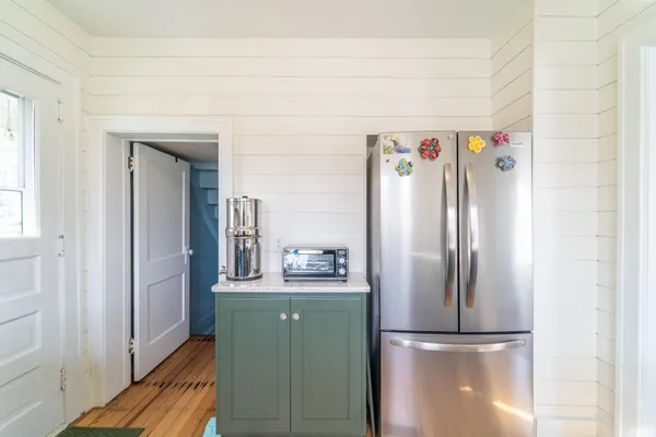 $249,900 | 207 East John Street, Nappanee, IN 46550