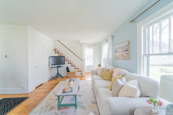 $249,900 | 207 East John Street, Nappanee, IN 46550