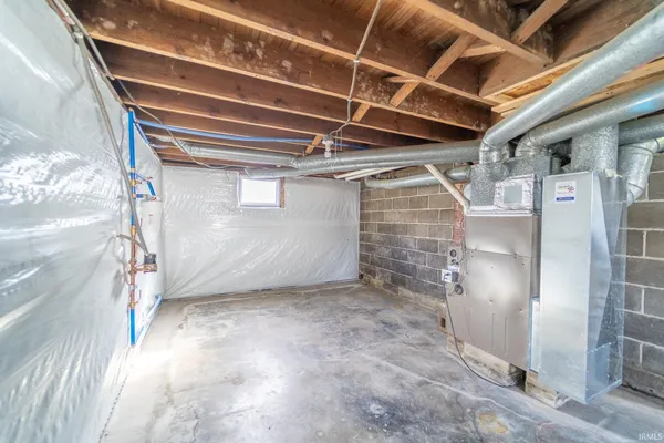 $249,900 | 207 East John Street, Nappanee, IN 46550