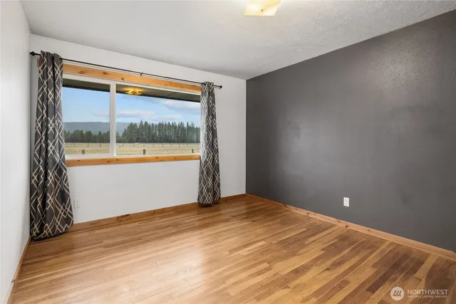a view of a studio with wooden roof