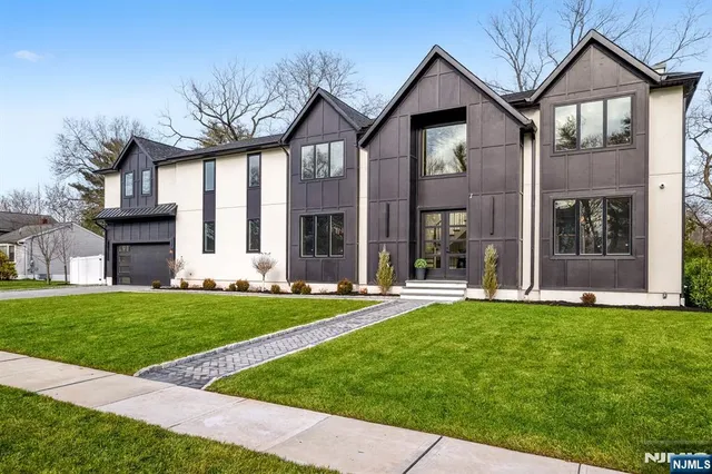 a view of a house with a yard and plants