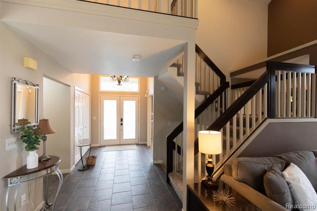 37291 Chesapeake Road Farmington Hills, MI 48335 - Photo 2 of 45