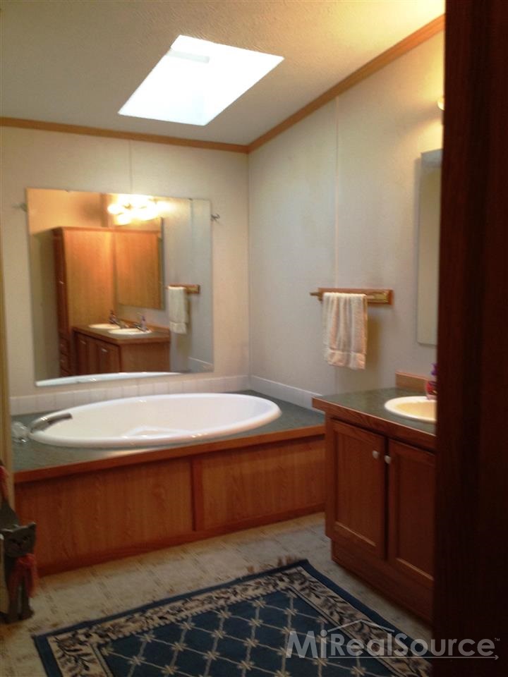 9050 Field Road Algonac, MI 48001 - Photo 17 of 24 31201175-16.JPG