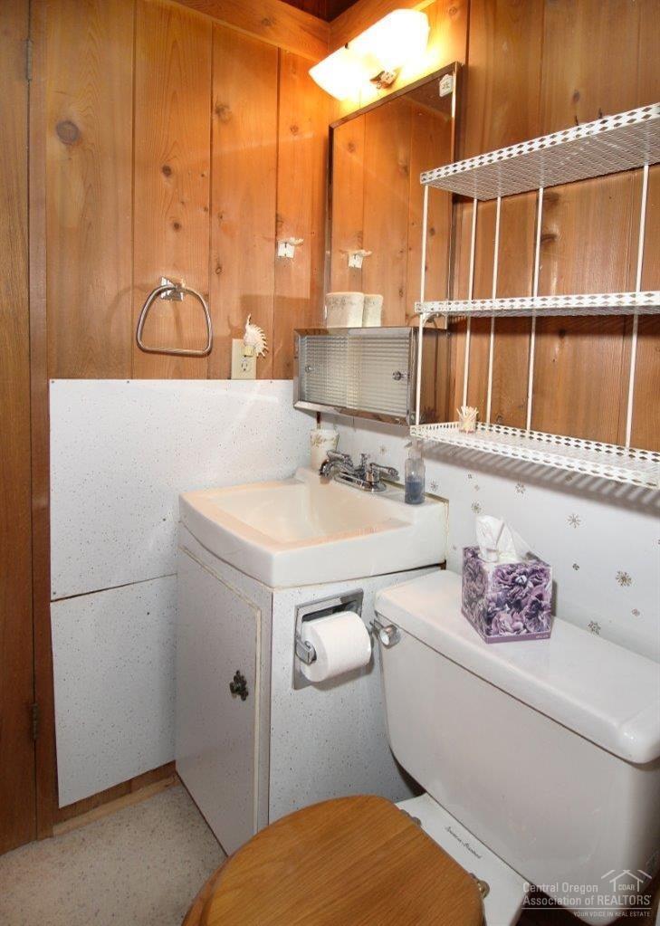 16102 Old Juniper Road Sisters, OR 97759 - Photo 14 of 20 This bathroom does have the basics!