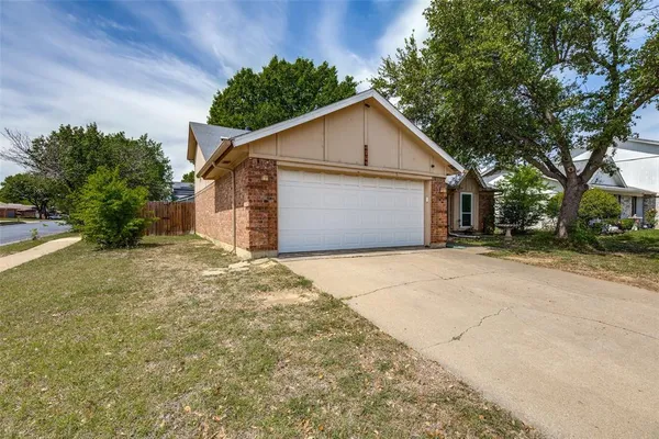$295,000 | 7501 Cedarhill Road, Watauga, TX 76148