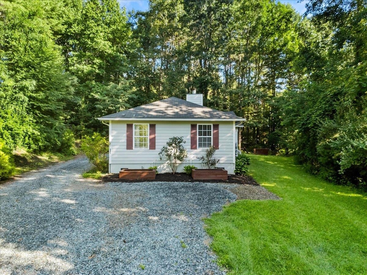 2271 Ridgeview Road Northwest Floyd, VA 24091 - Photo 9 of 67 Gallery Image 9