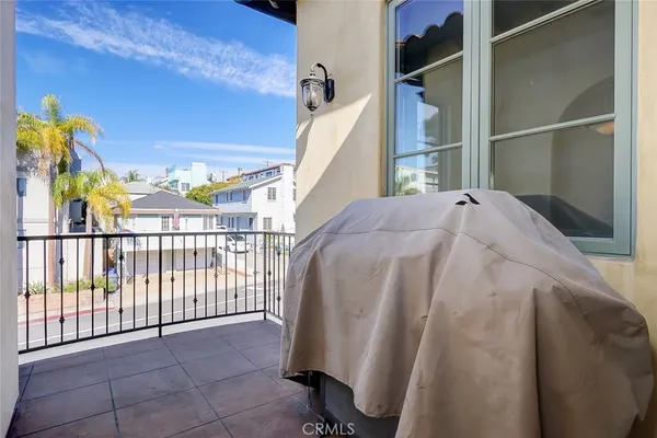 $9,000 | 514 Manhattan Beach Boulevard, Manhattan Beach, CA 90266